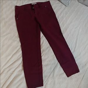 Banana Republic plum colored skinny jeans $2/12 💎
